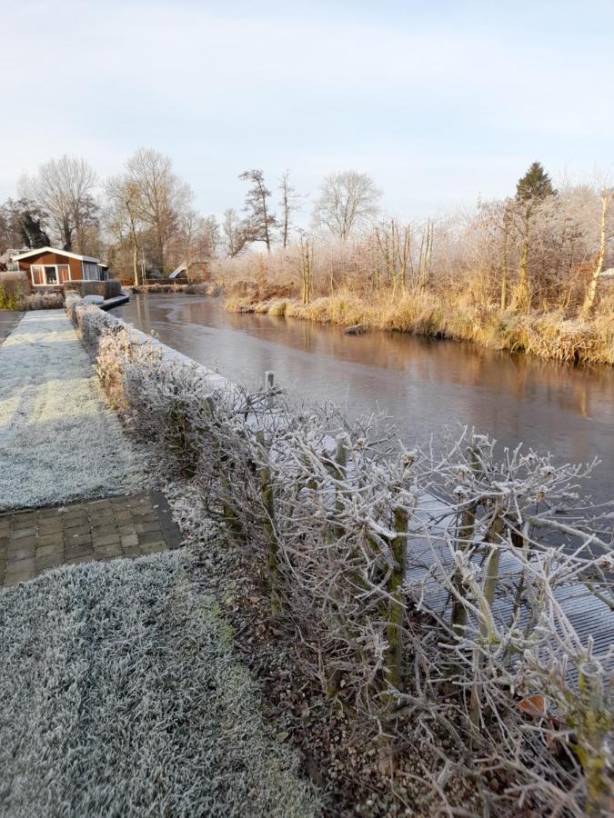Wuivend Riet Gelegen Op Resort Venetie Giethoorn Zewnętrze zdjęcie