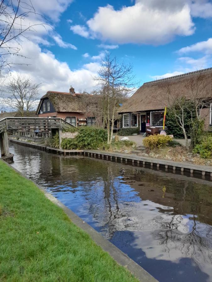 Wuivend Riet Gelegen Op Resort Venetie Giethoorn Zewnętrze zdjęcie
