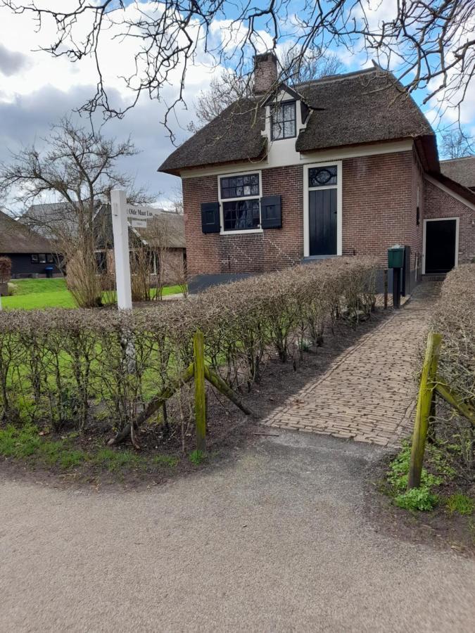 Wuivend Riet Gelegen Op Resort Venetie Giethoorn Zewnętrze zdjęcie