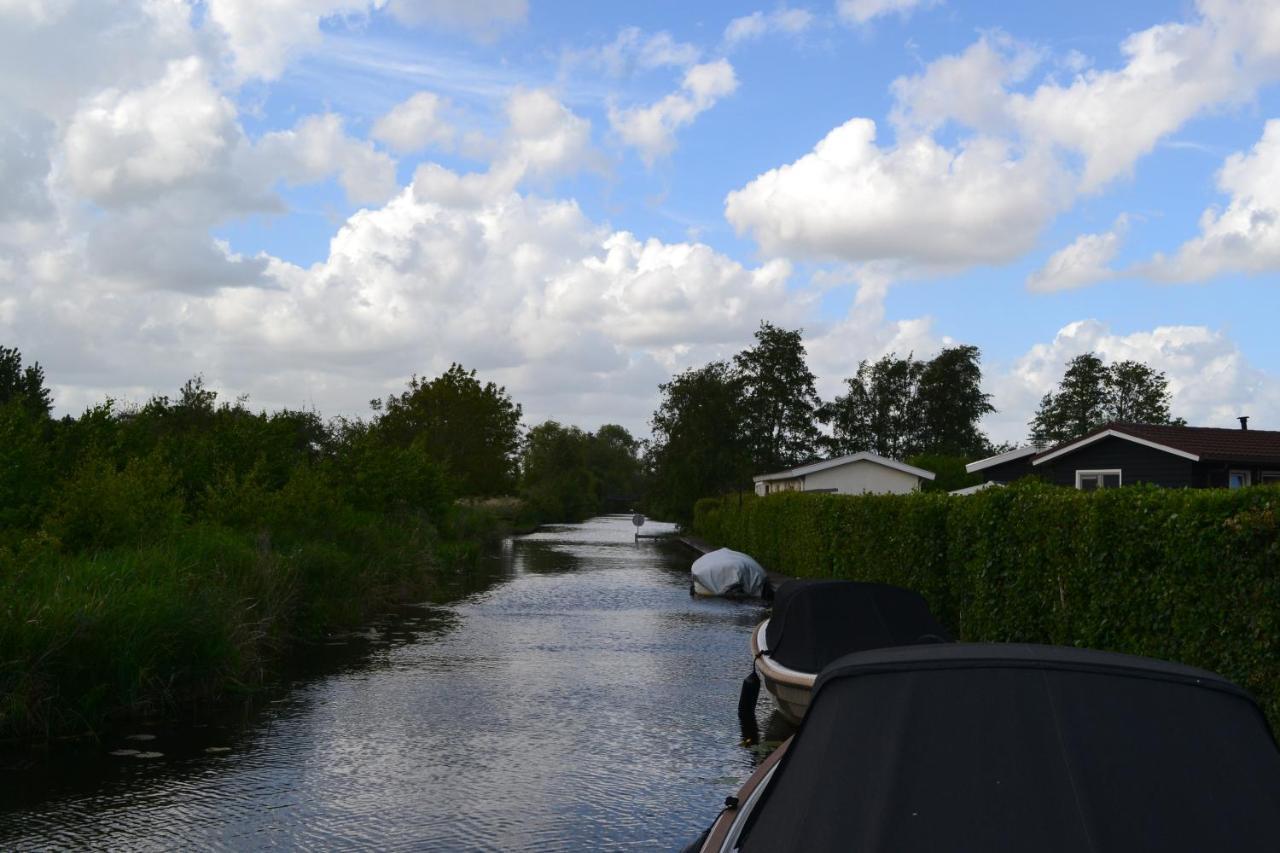 Wuivend Riet Gelegen Op Resort Venetie Giethoorn Zewnętrze zdjęcie