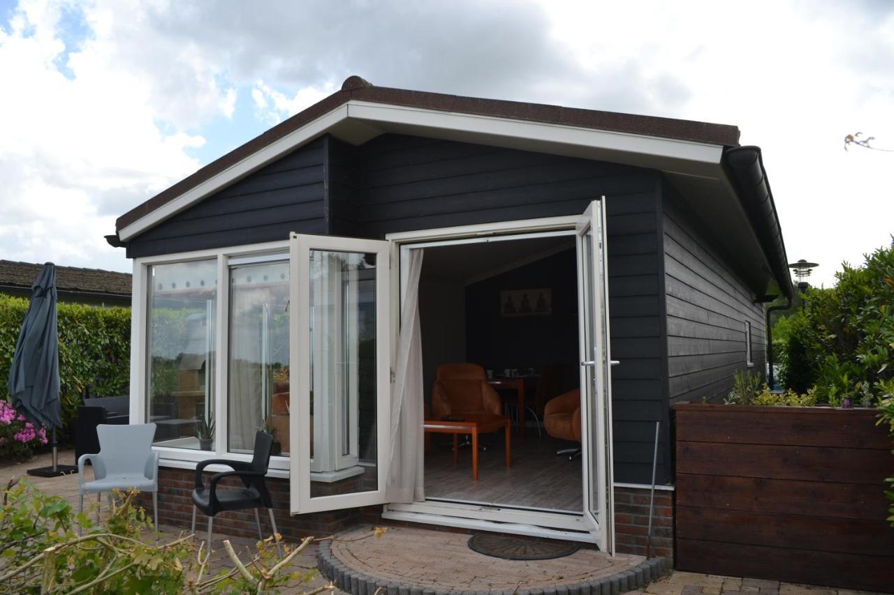 Wuivend Riet Gelegen Op Resort Venetie Giethoorn Zewnętrze zdjęcie